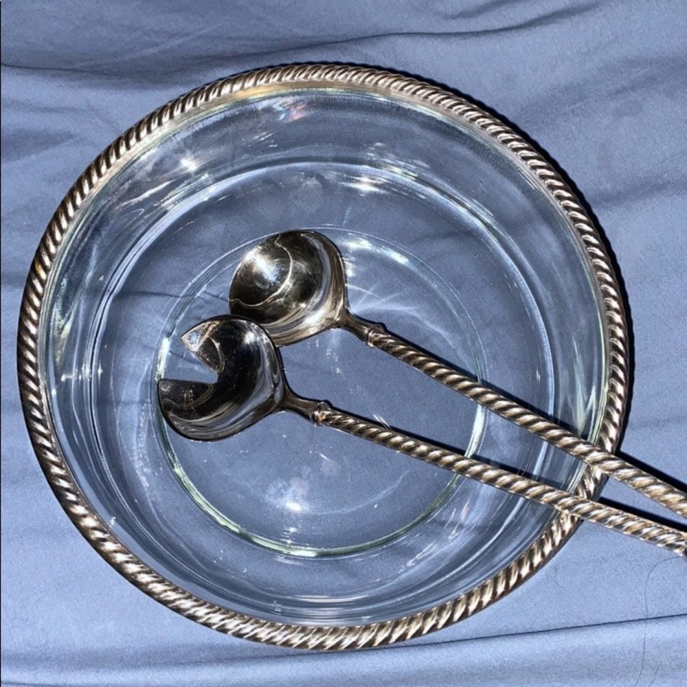 Serving bowl and 🥄 serving spoons 🥄